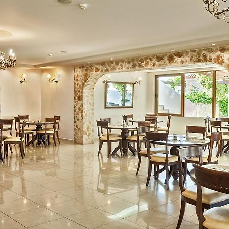 Adelais Hotel 테브로노이티스 외부 사진